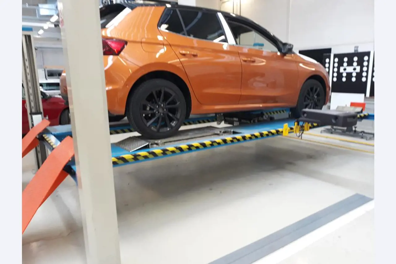 Stroji za obdelavo kovin in delovna oprema (zaščitni čevlji)-1